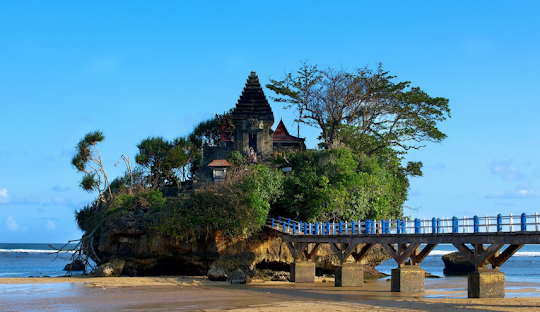 pantai balekembang, destinasi pantai jawa timur