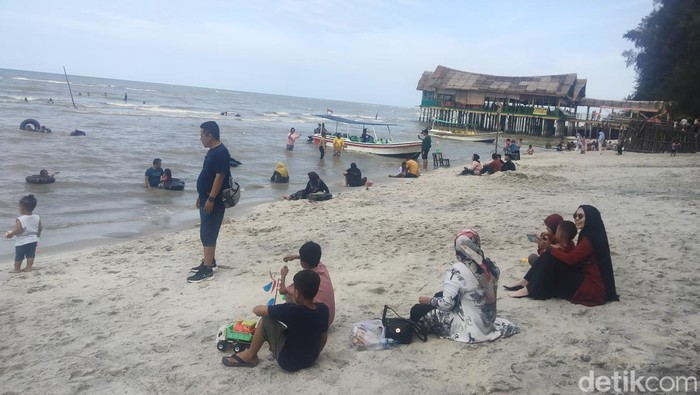 destinasi pantai sumatera utarapantai cermin