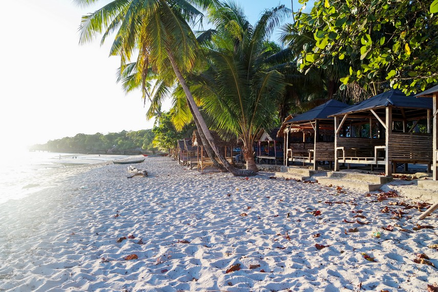 pantai nirwana destinasi pantai sulawesi tenggara