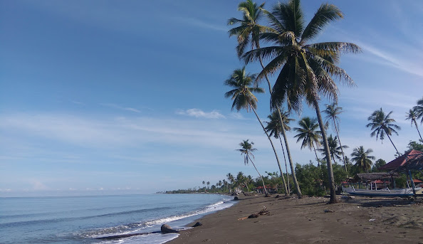 destinasi pantai di sulawesi barat