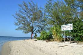 destinasi pantai di kalimantan tengahpantai tanjung keluang