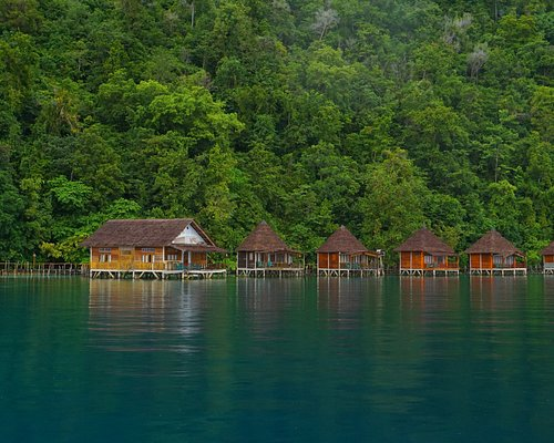 pantai di malukuPantai ora