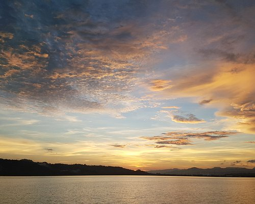 pantai di maluku