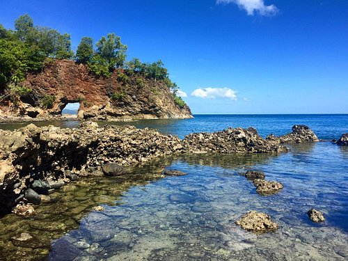 pantai di malukupantai pintu kota