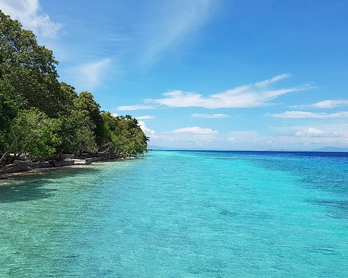 wisata pantai malukupantai liang