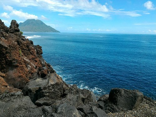 wisata pantai malukupantai batu angus ternate