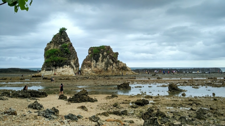 Pesona Pantai Sawarna Banten