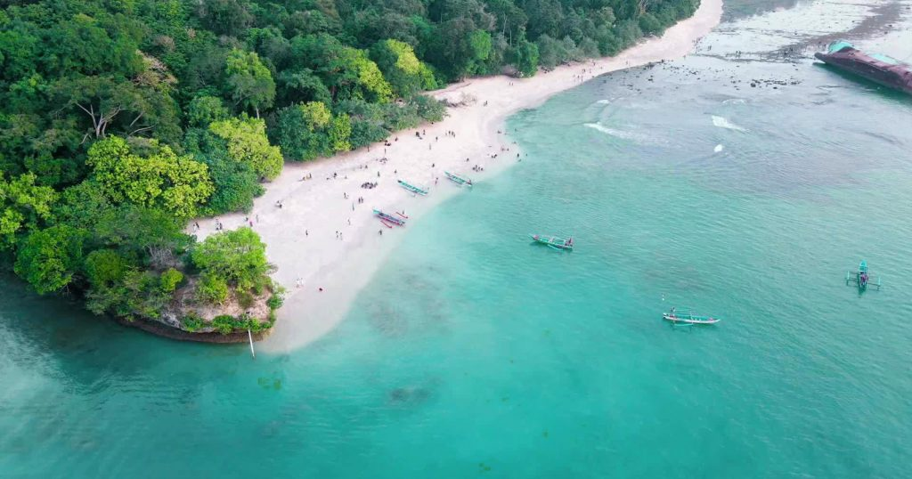 Pantai Pangandaran Keindahan Bahari di Tempat Terpencil