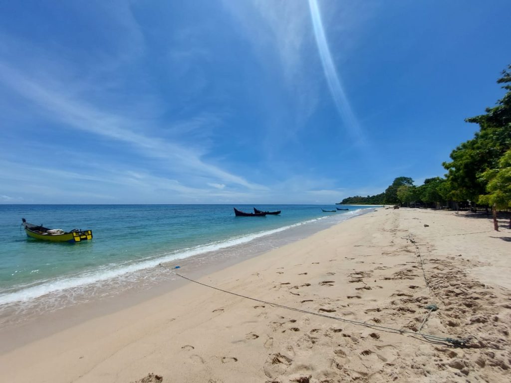 Pantai Lhok Mee Aceh