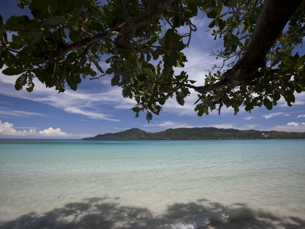 Keindahan Pantai Di Ambon