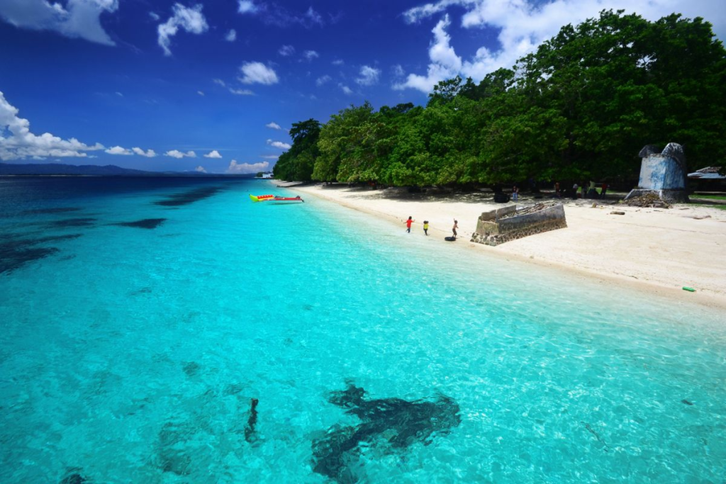 Keindahan Pantai Di Ambon