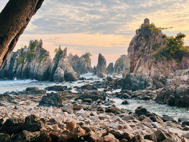 Pesona Pantai Gigi Hiu