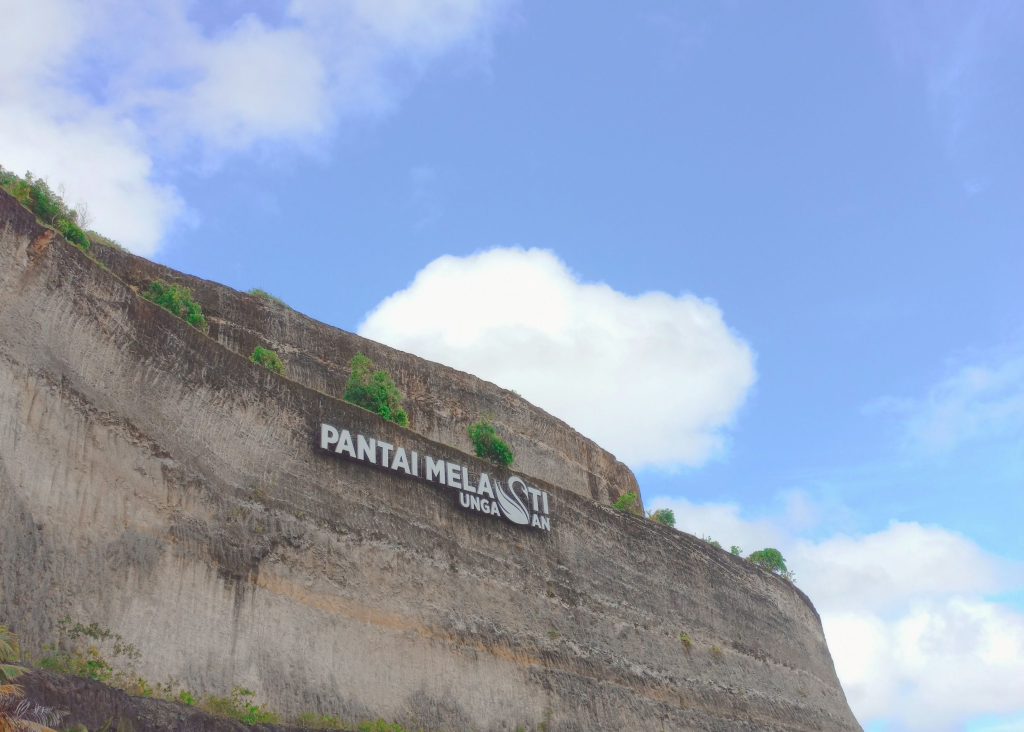 Pantai Melasti Di Bali