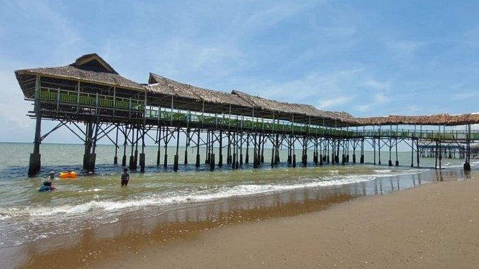 Keindahan Pantai Lancok