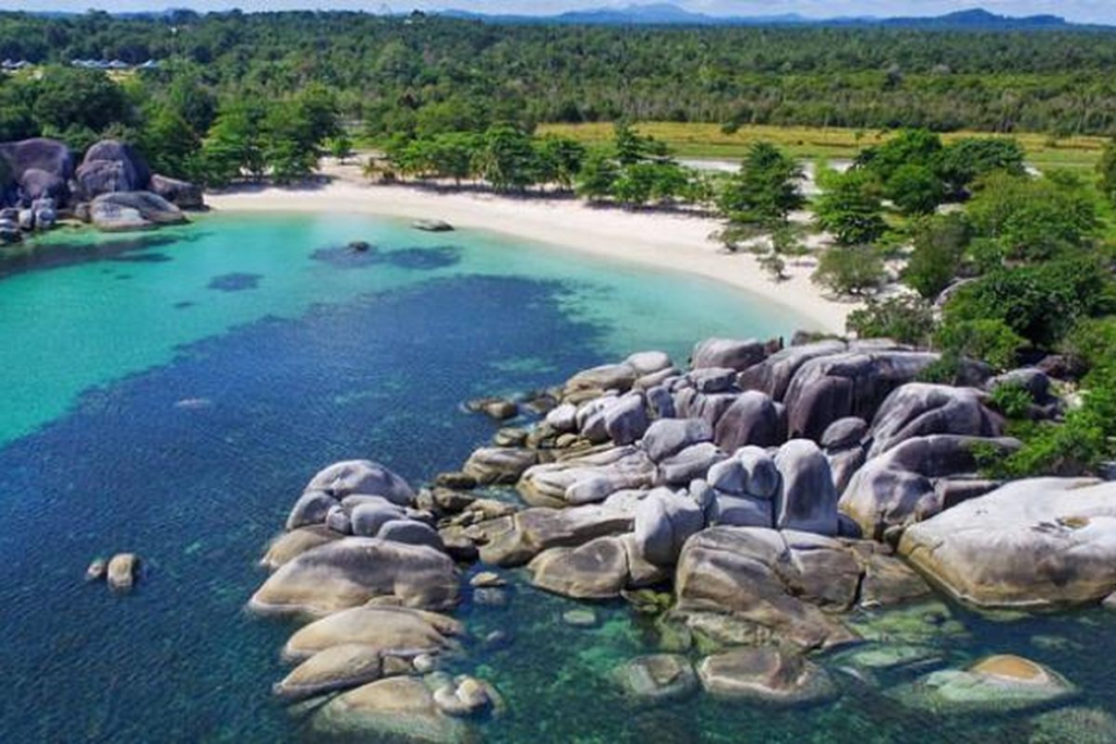 Pantai Tanjung Tinggi Belitung