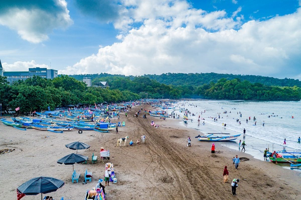 Destinasi Pantai Untuk Hiburan