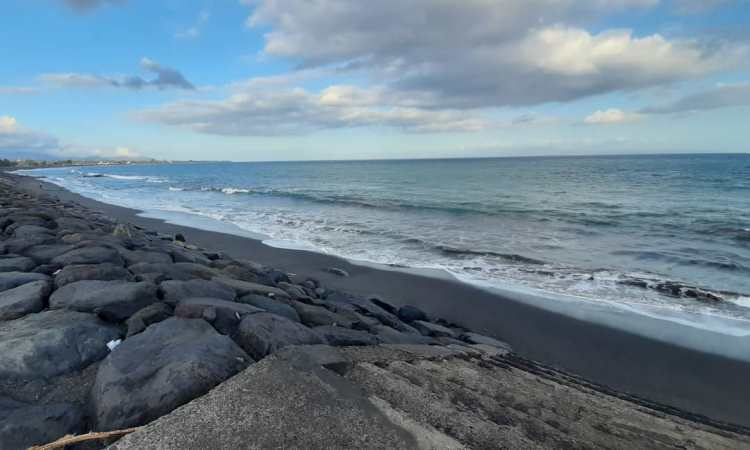 Destinasi Pantai Purnama