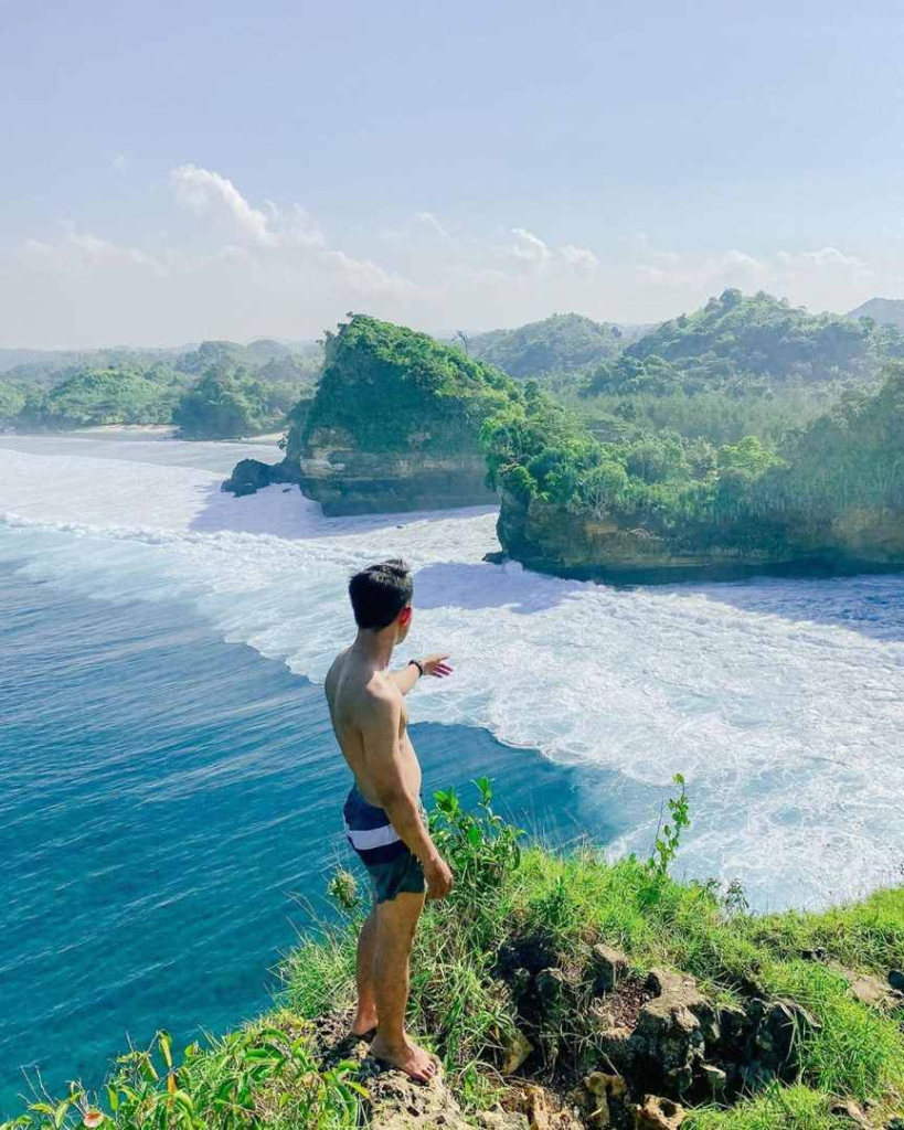 Berkunjung Pantai Batu Bengkung