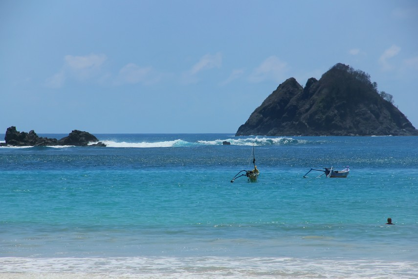 Keindahan Pantai Selong Belanak