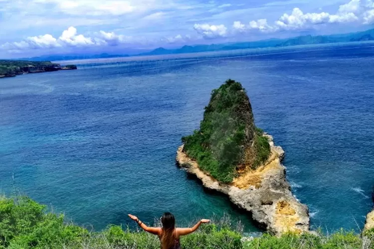 Destinasi Pantai Tanjung Bloam