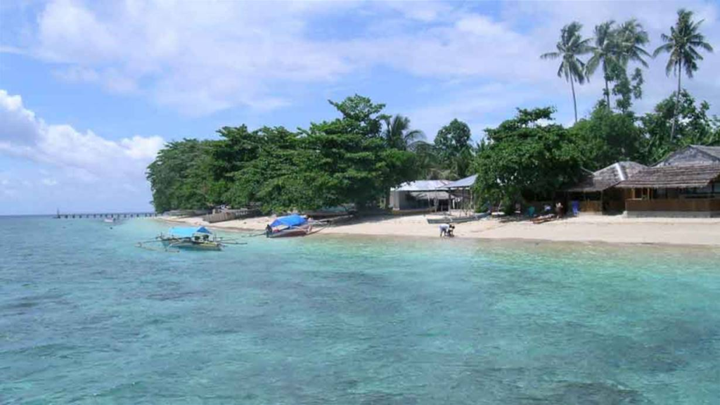 Pantai Malalayan Di Manado